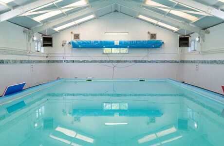 Swimming pool 1 min